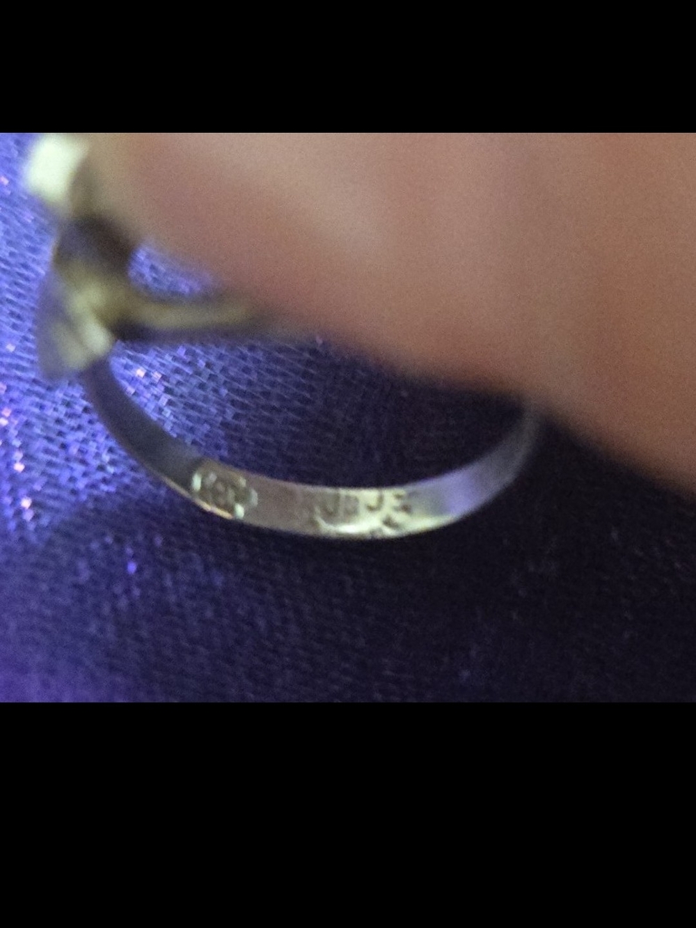 Vintage Uranium Vaseline Glass Ring - Picture 5 of 5